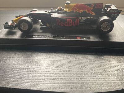 Burago REDBULL RACING RB13 1 1/18 SIZE