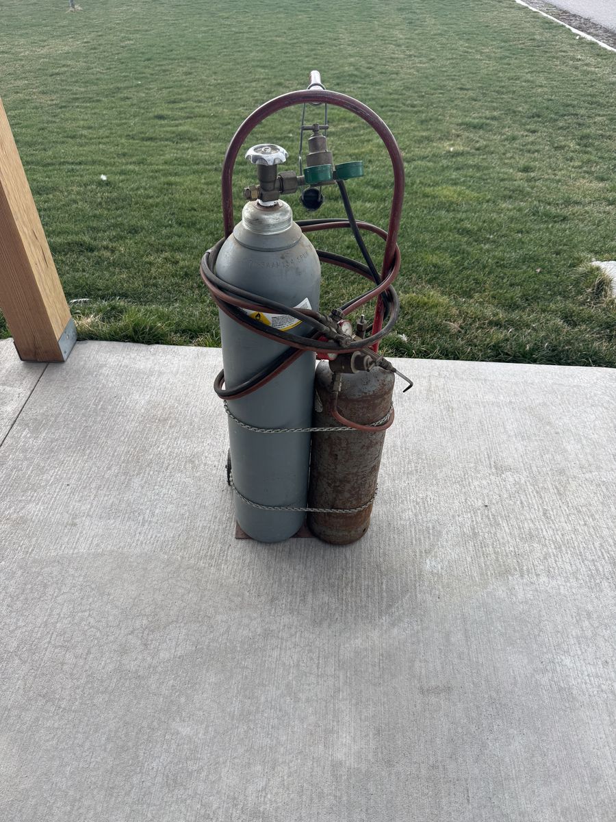 Nice Oxygen and Acetylene Gas Welding Set-up