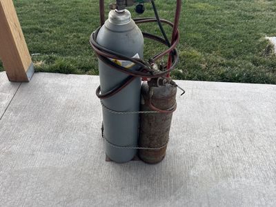 Nice Oxygen and Acetylene Gas Welding Set-up