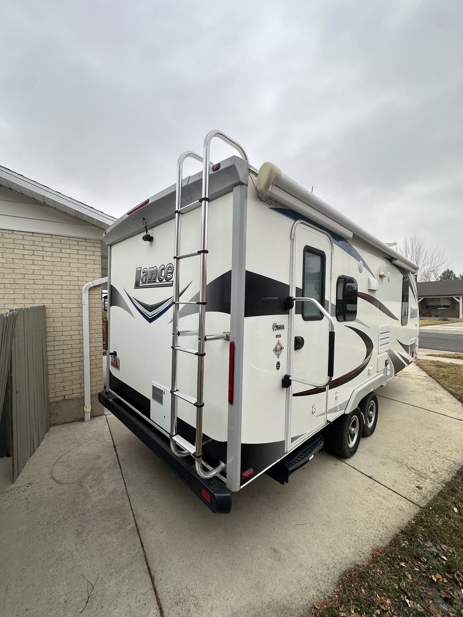 2017 Lance Model 1995