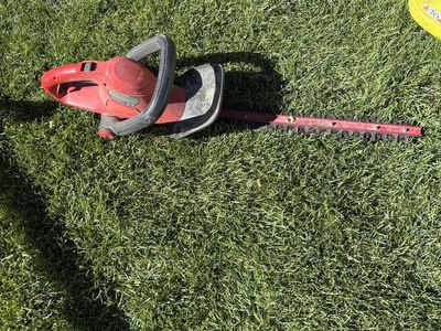 Electric hedge trimmer works great!