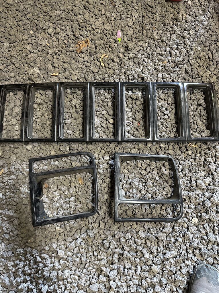 Jeep Cherokee XJ Grille Assembly Light Surround