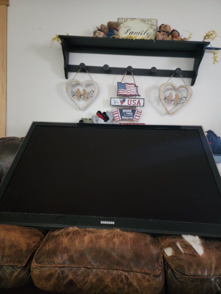 Samsung 55-inch LED  TV - Great Condition, Perfect for Any Room