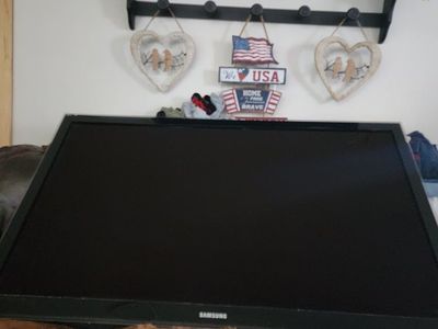 Samsung 55-inch LED TV - Great Condition, Perfect for Any Room