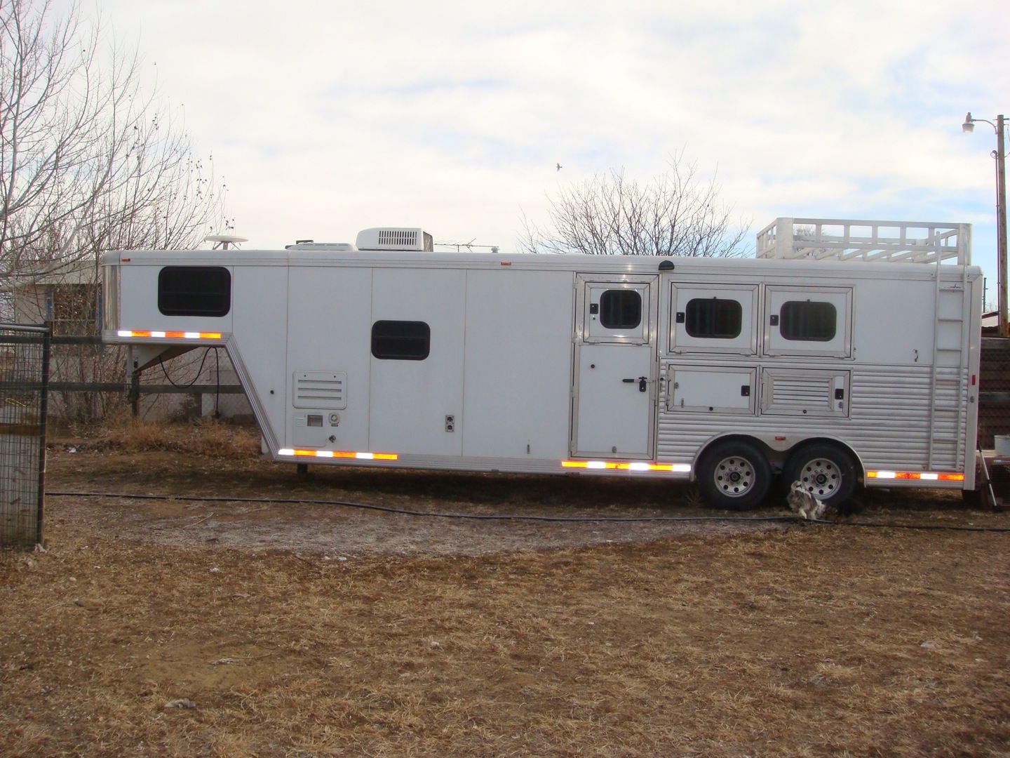 2003 CM 3 horse trailer with 10' shortwall LQ