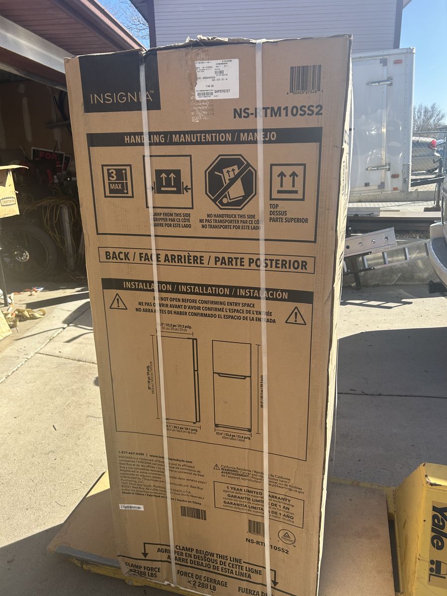 Insignia - Top-Freezer Refrigerator, New in the box