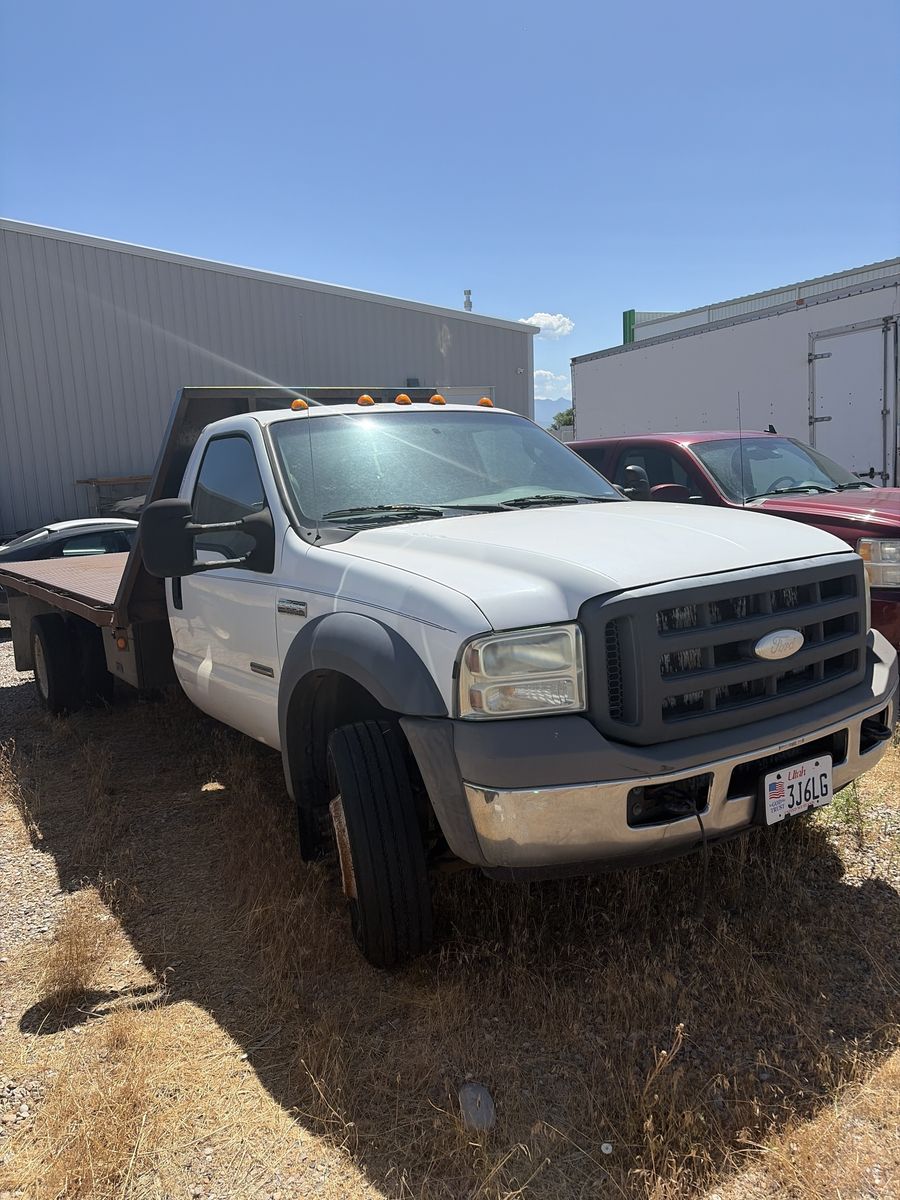 2005 Ford F-550 