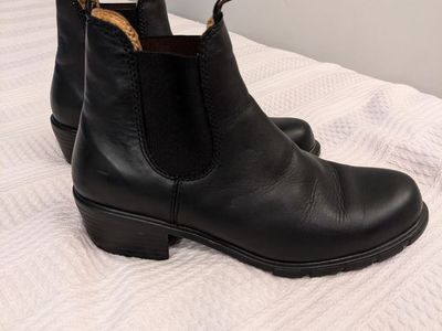 Blundstone Tasmania Low heel Women's Boot In Black Leather Size 9