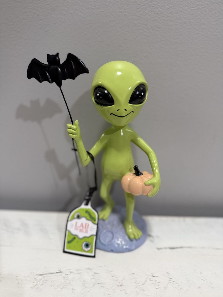 Halloween LAB 221.10 Alien Figurine with Bat and Pumpkin Decor