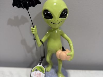 Halloween LAB 221.10 Alien Figurine with Bat and Pumpkin Decor