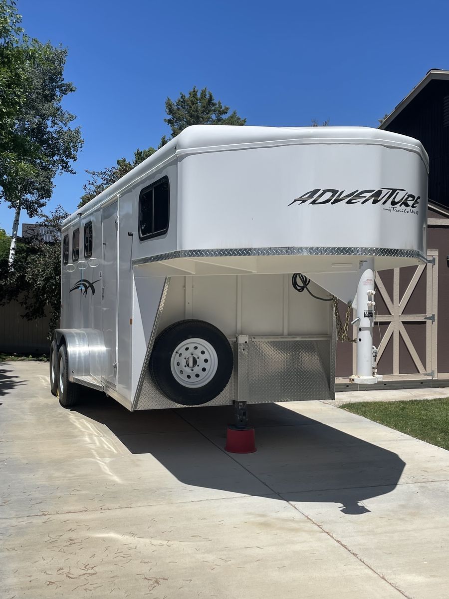 Used 2023 Adventure MX 3-horse trailer