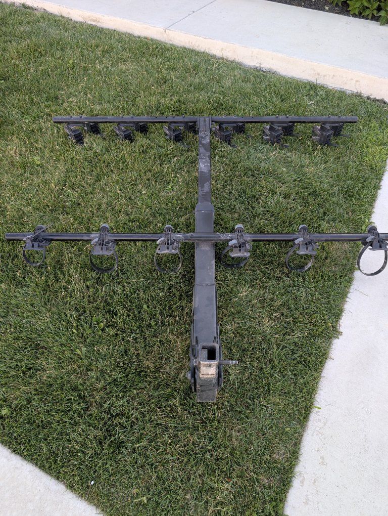 Yakima HangTight 6 place vertical bike rack