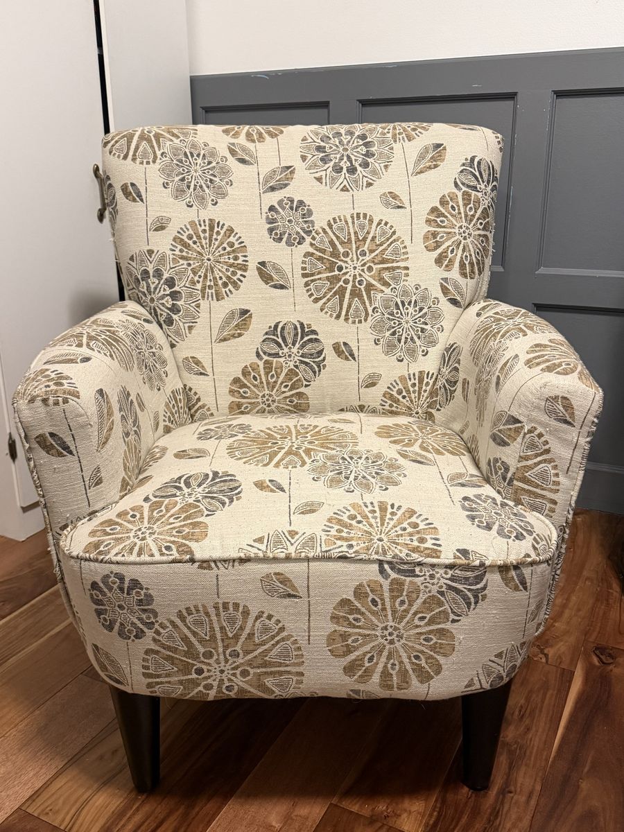 Floral Print Accent Chair with Wooden Legs