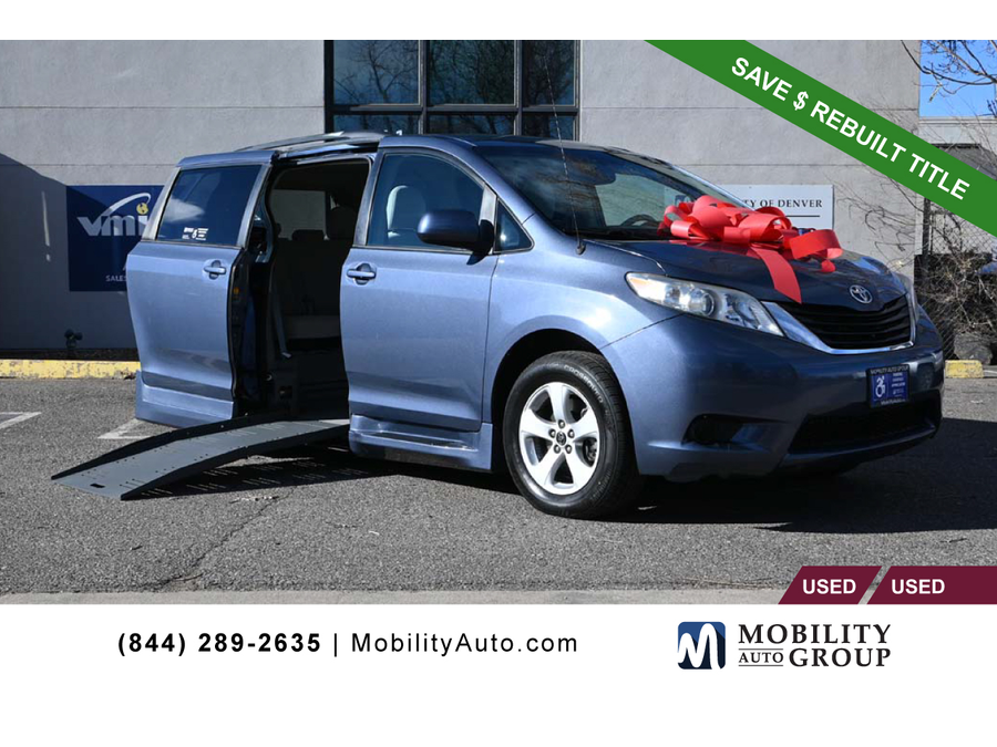 2013 TOYOTA SIENNA LE Mobility 7-Passenger