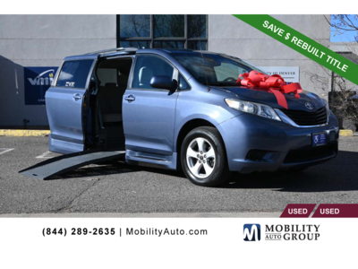 2013 TOYOTA SIENNA LE Mobility 7-Passenger