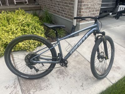 2022 Giant Talon 2 (Small) – Excellent Condition, Barely Used
