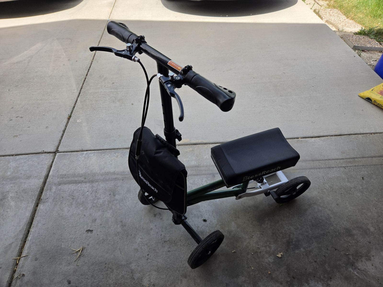 Knee scooter