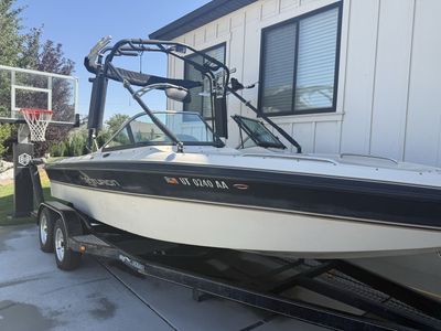 2001 Ski Centurion Wakeboard Boat