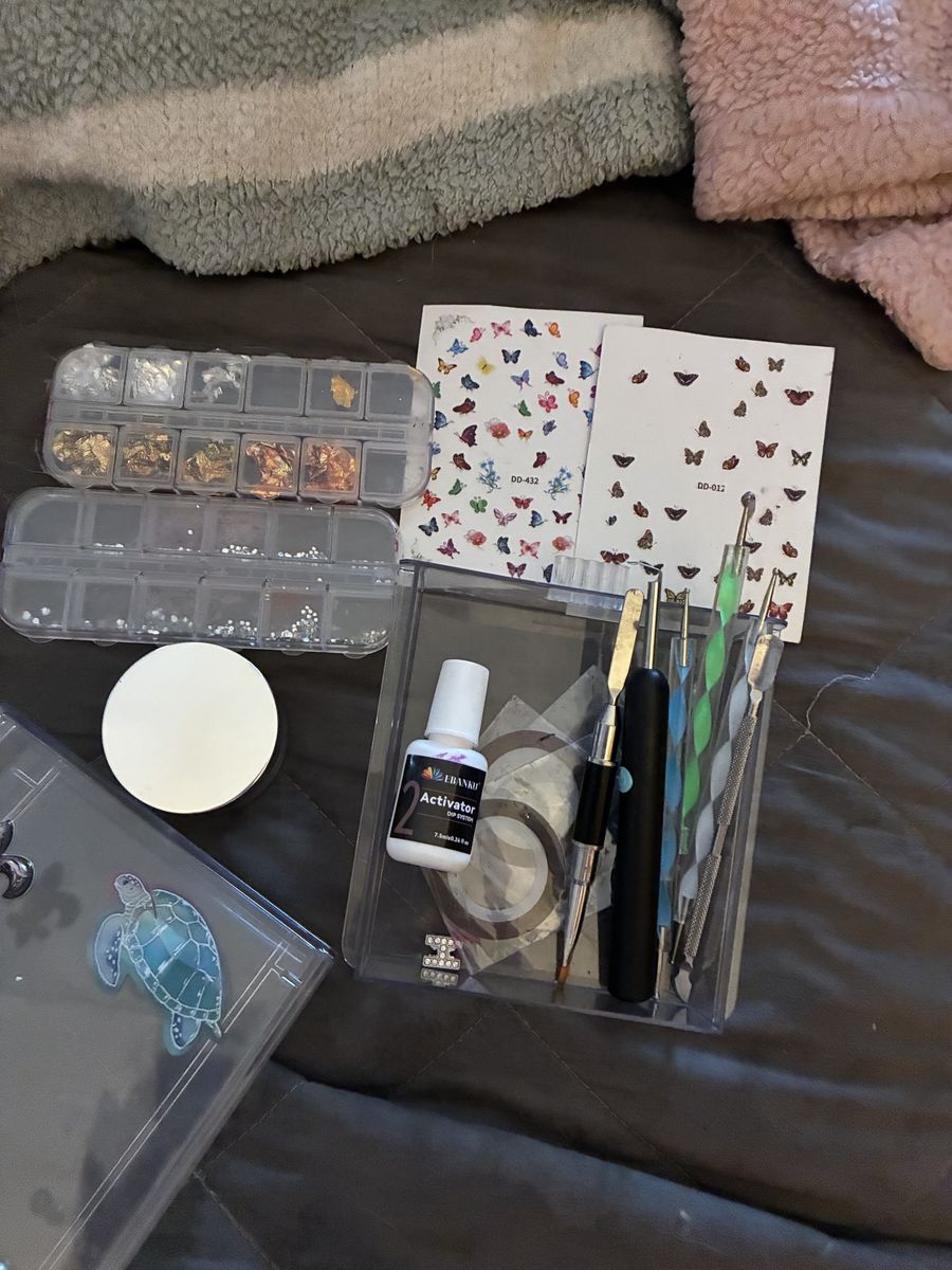 Nail creating powder and accessories