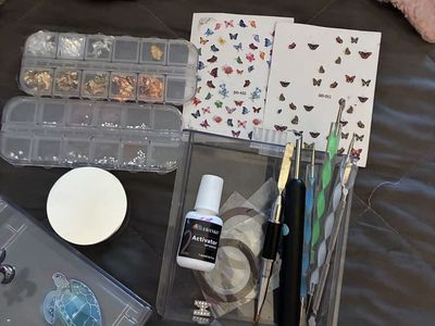 Nail creating powder and accessories