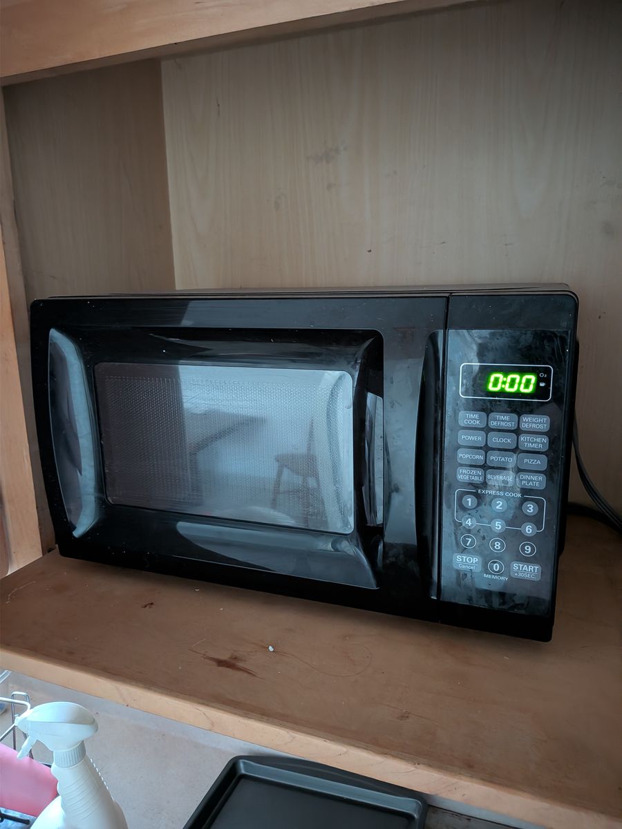 700 Watt compact microwave
