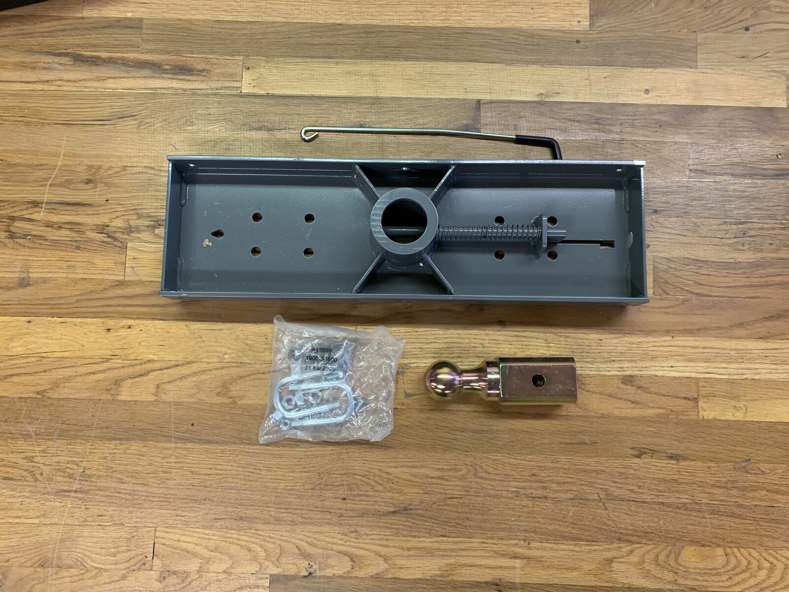 B&W Trailer Hitches Turnoverball Gooseneck Center Section Only  B&W GNRC800 Towing Dually