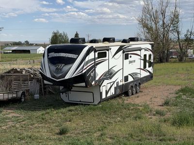 Momentum 5th Wheel Travel Trailer - Spacious & Ready for Adventure