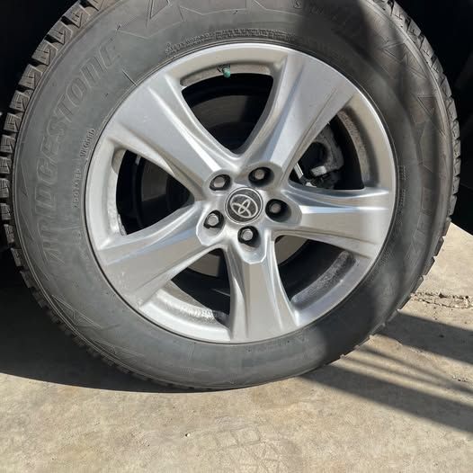 BLIZZAK DM-V2 235/65R18 106S BW WINTER TIRES