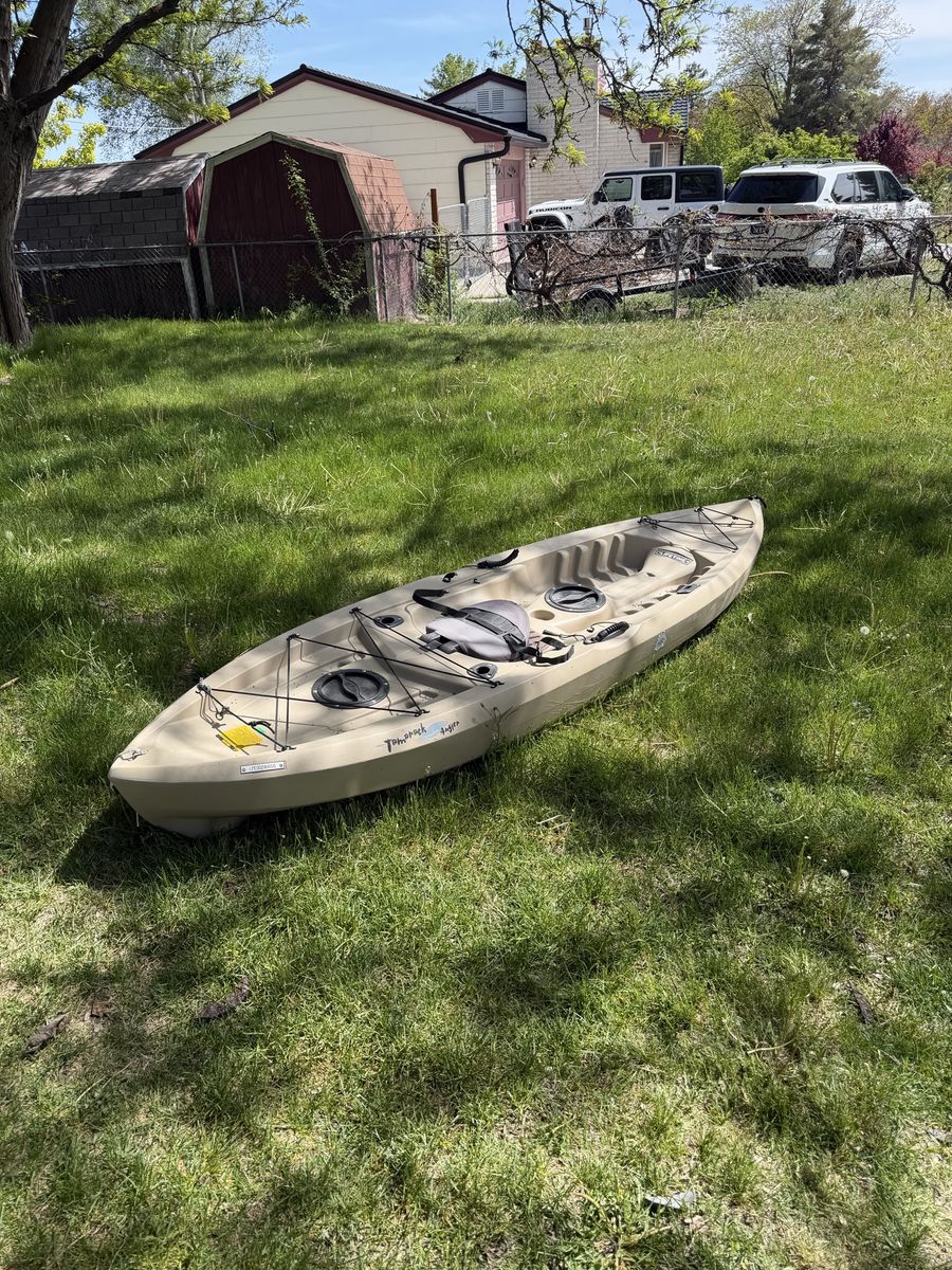 Fishing kayak