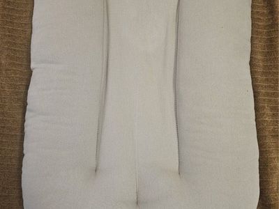 Snuggle Me Lounger w/ 2 covers