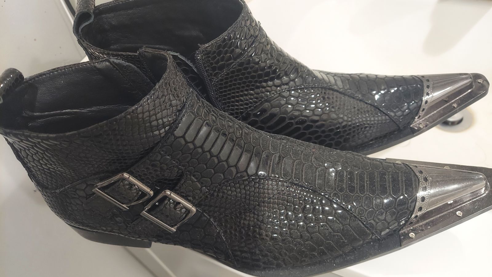 New never worn zise 42