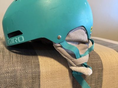 Giro Teal Adult Small Ski and Snowboard Helmet Size S 52-55.5cm