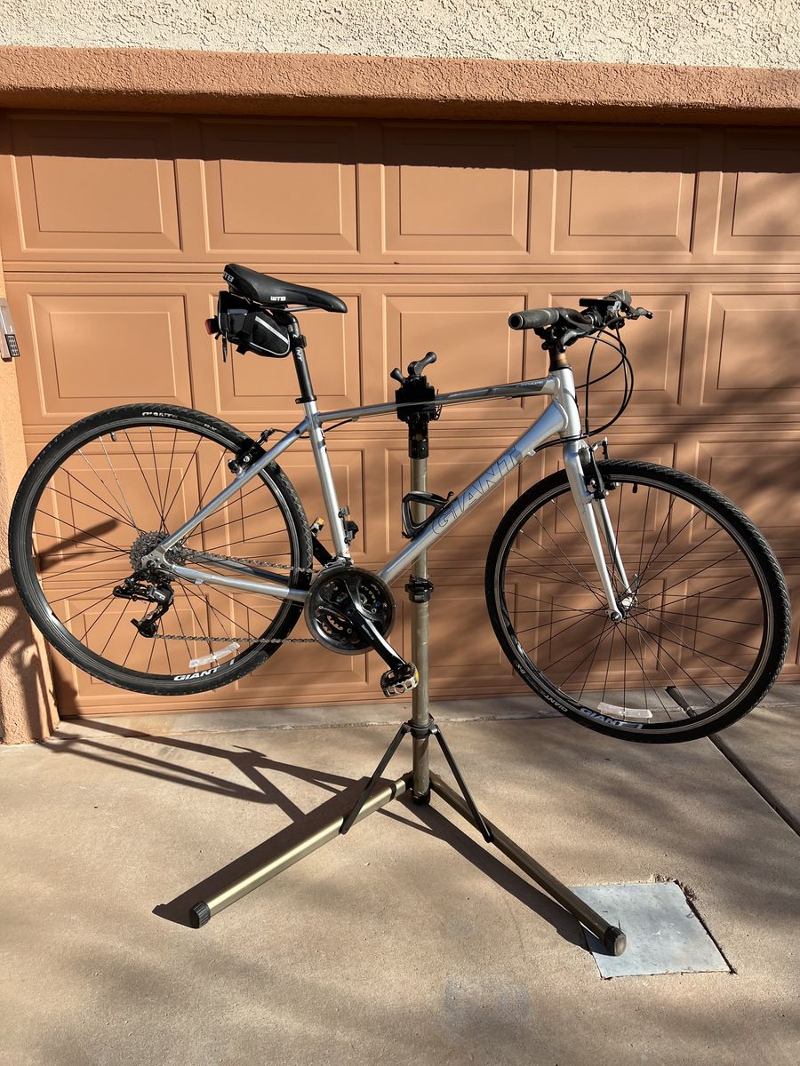 Giant Escape Hybrid Road Bike - Silver - Professionally Serviced