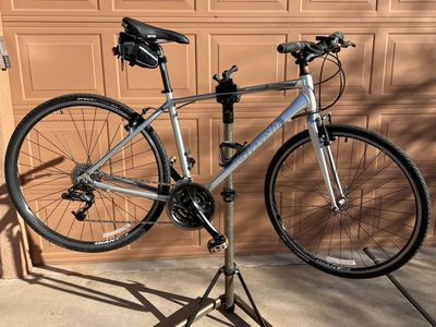 Giant Escape Hybrid Road Bike - Silver - Professionally Serviced