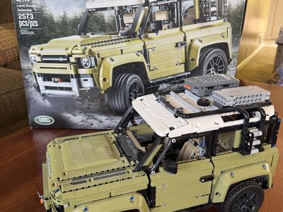 LEGO Technic Land Rover Defender