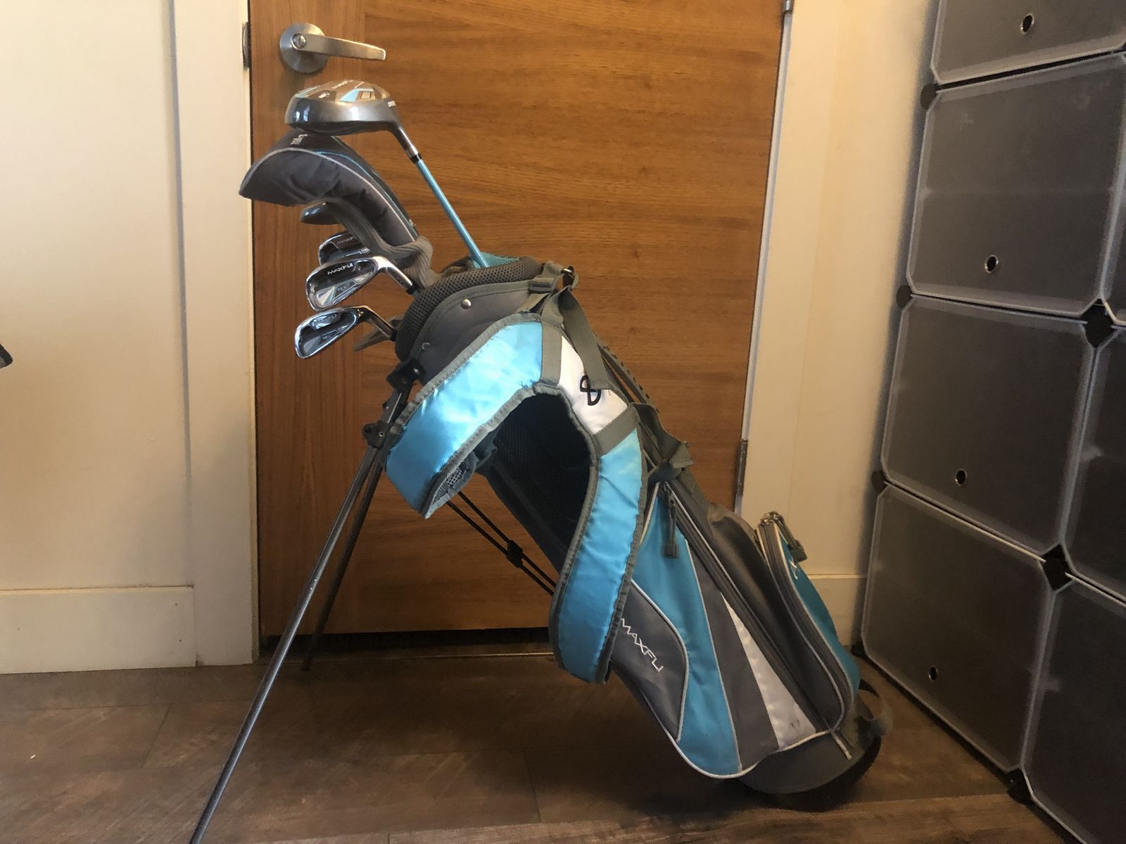Girls 4’6” to 5” Tall Maxfli Rev3 Kids Set Junior Golf