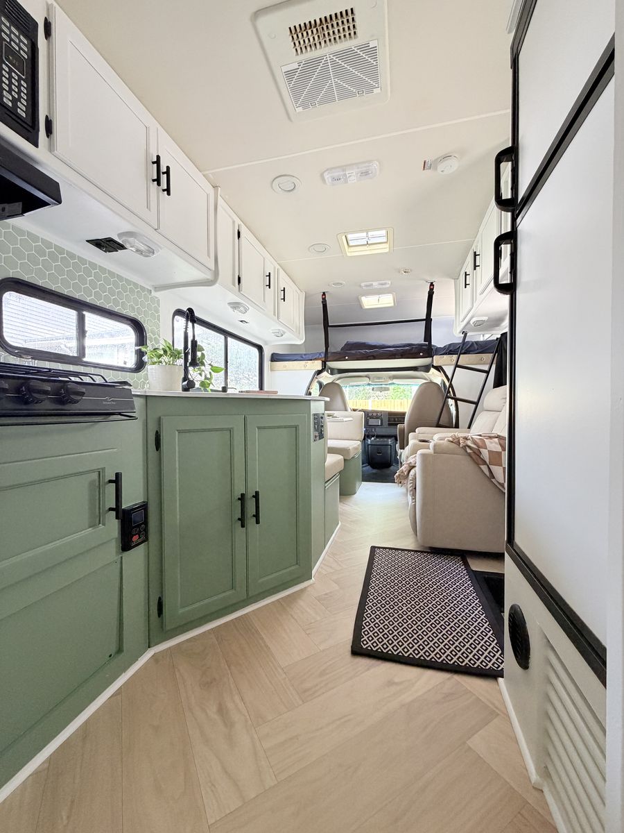 2014 Coachmen Freelander 28qb