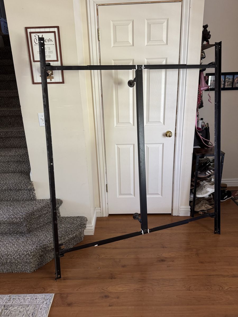 Bedframe Metal Queen Size