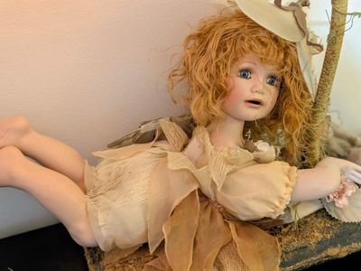 Duck House Heirloom Porcelain Fairy Doll Hugging Flower Lamp Red Hair