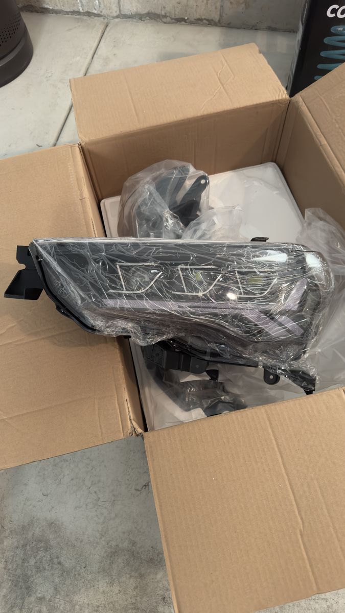 Toyota 4Runner GTR Carbide LED Headlights with Clear Side Markers