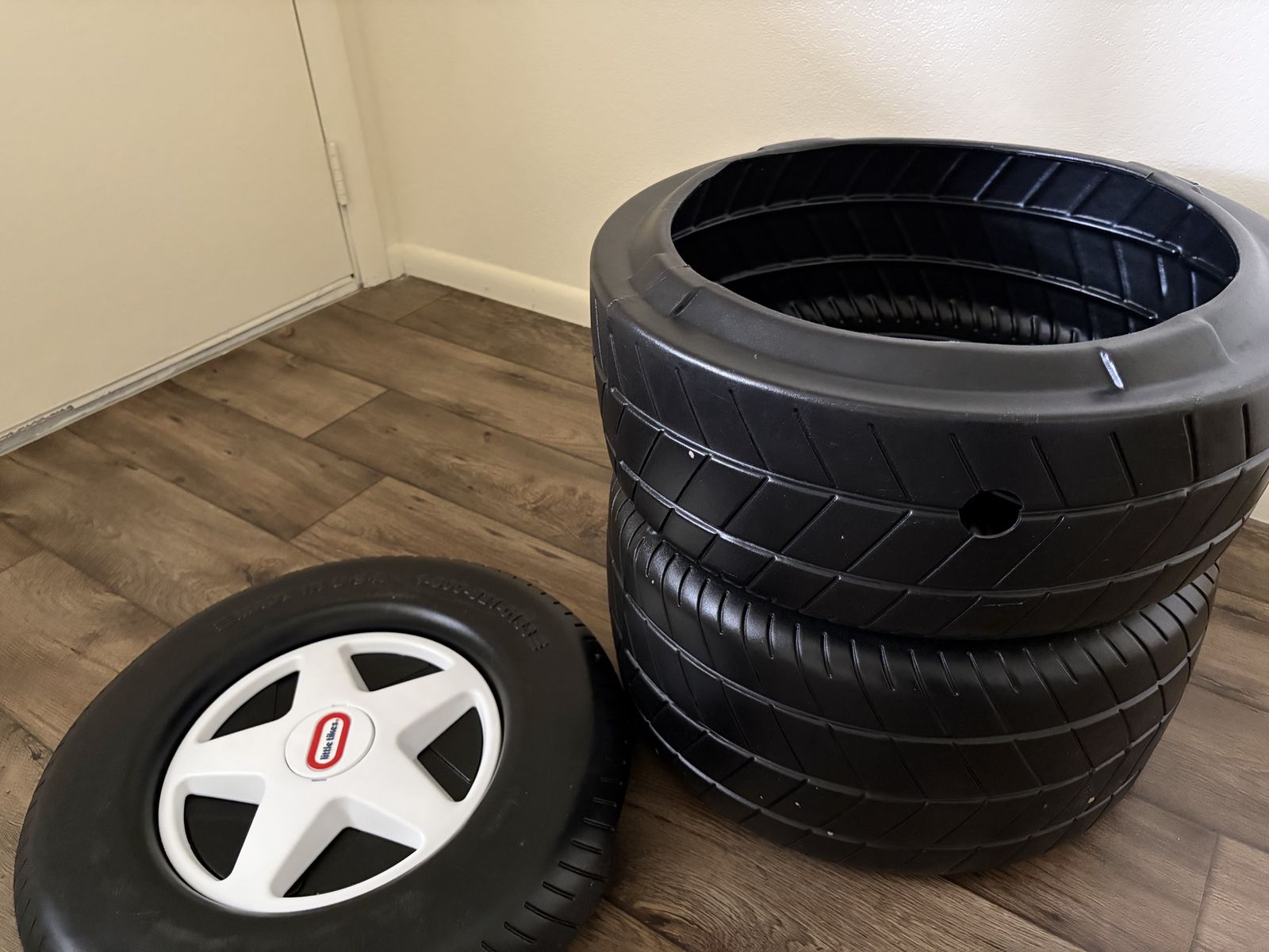 Little Tikes Tire Sandbox & Lid - Black/White, Durable Plastic, Outdoor Kids Play
