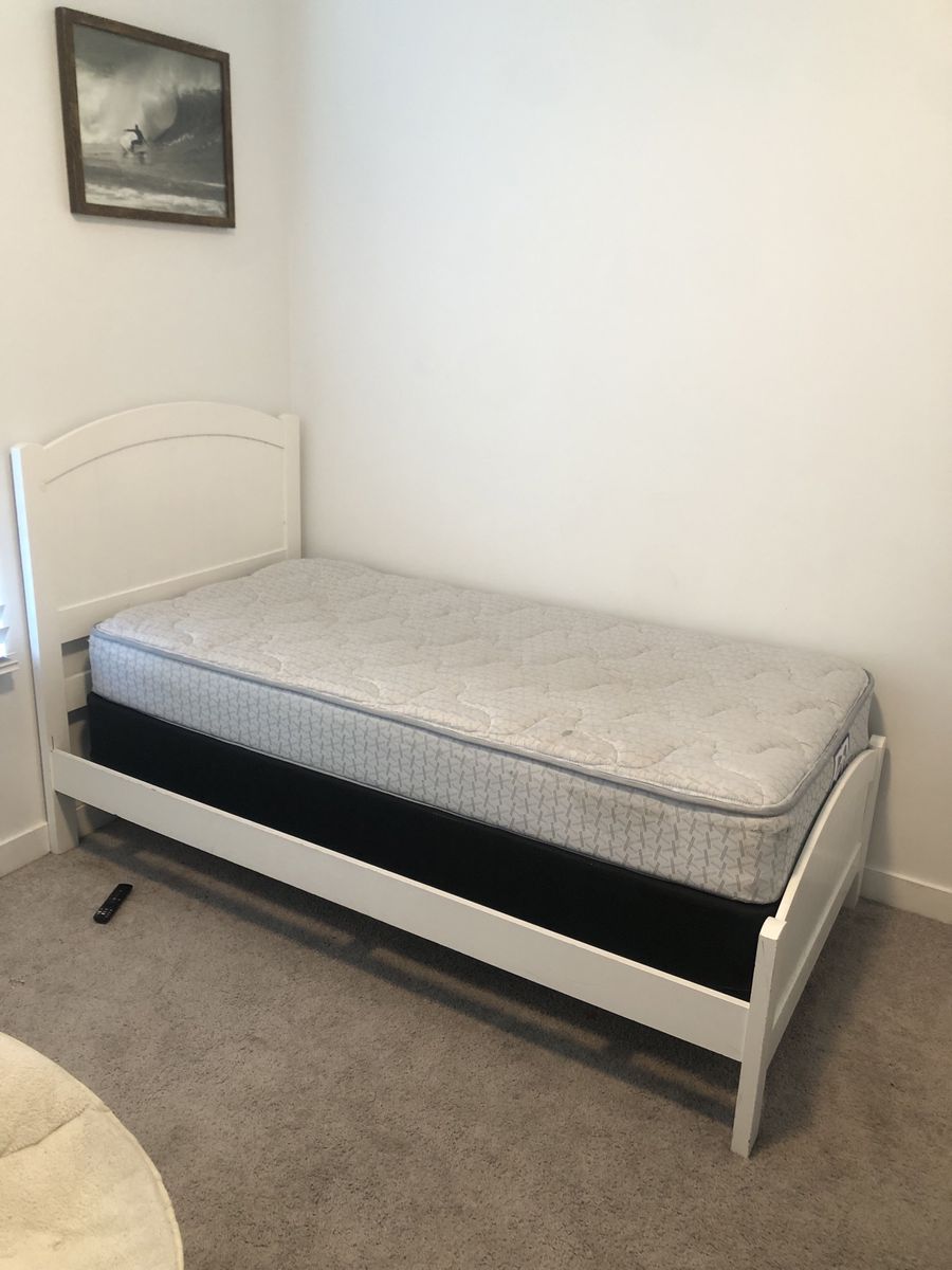 Twin Bed White w/Mattress and Box
