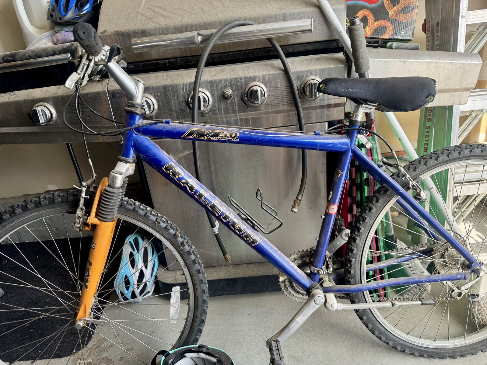 Older Raleigh M50 female mountain bike