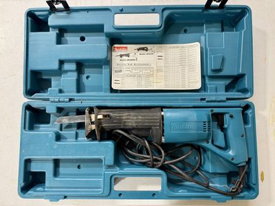 Makita JR3000V Reciprocating Saw, with case and spare blades. Sawzall