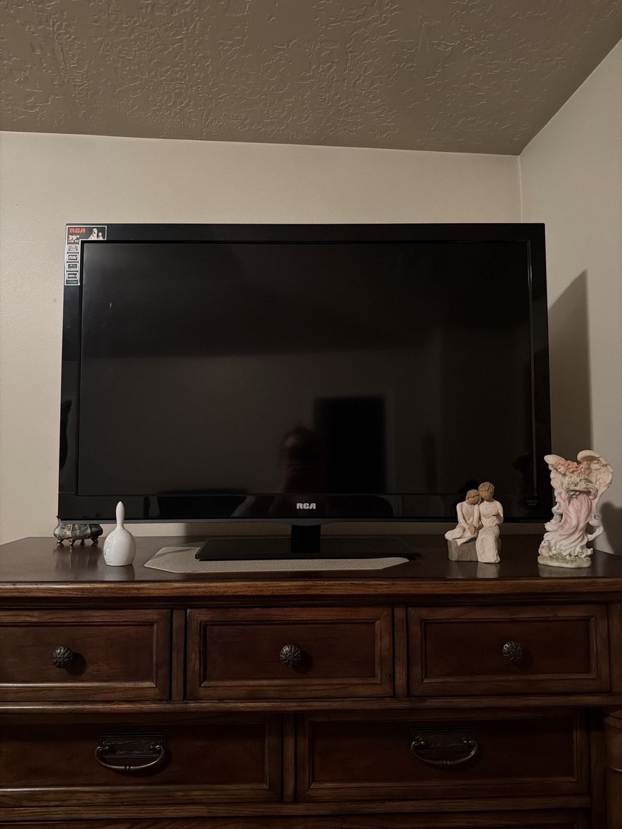 RCA 39" LCD TV 1080p HDTV Model 39LB45RQ