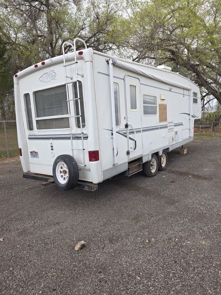 2002 fifth wheel
