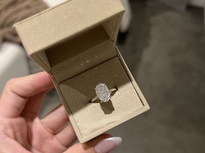Stunning Moissanite Solitaire Engagement Ring - Elegant Gold Band