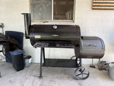 Old Country Brazos 1/4" Steel Offset Smoker BBQ Pit - Excellent Condition