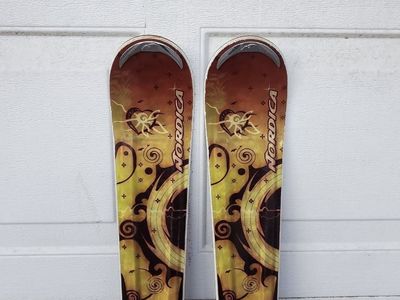 Women's Nordica 154 cm Downhill Snow Skis Bindings