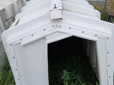 Calf hutch (hut)